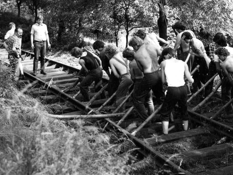 Se studenty pi smrovn trati v Zubrnicch  21. 6. 1983